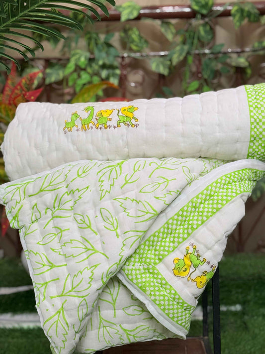 Wildings parade Baby Quilt - The Comfy Dreams